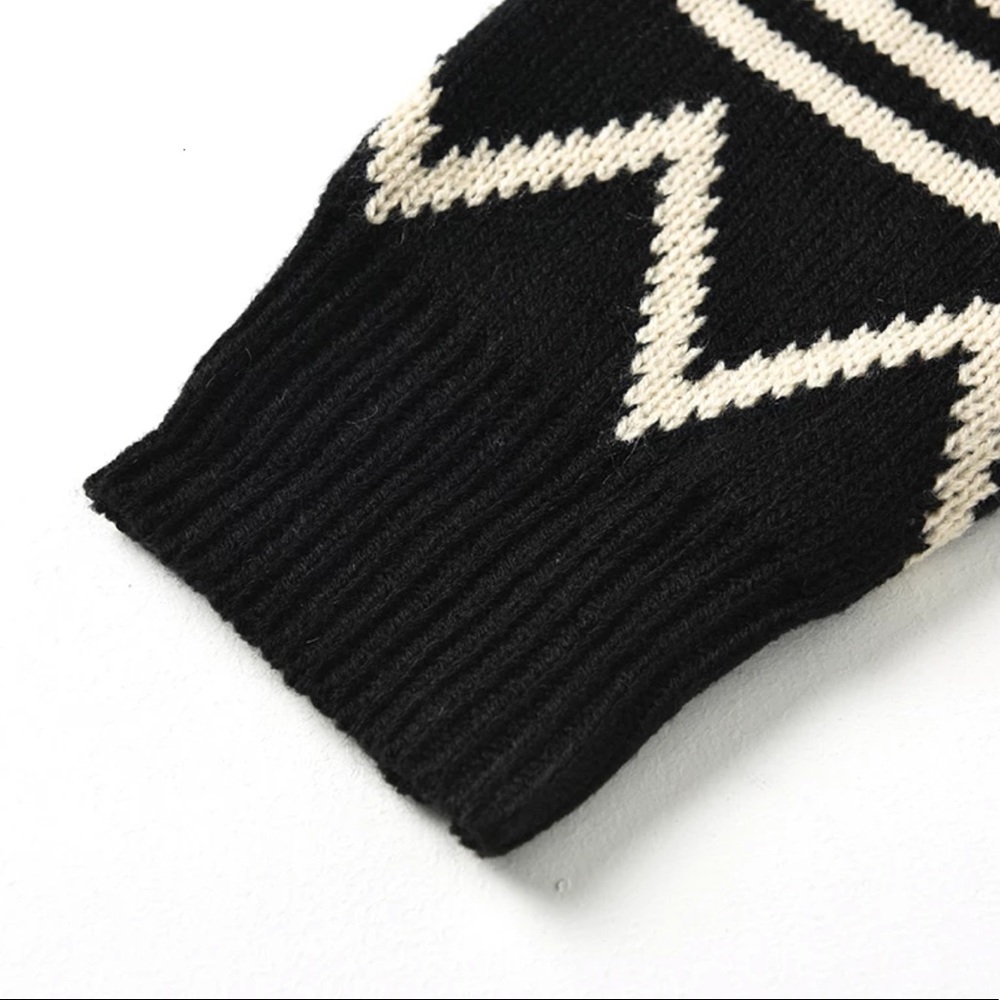 The Ronelah Abstract Tail Sweater - Picture 7 of 8